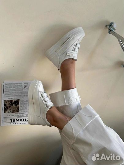 Кроссовки женские