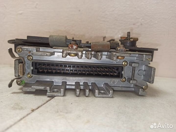 Блок управления двигателем 037906022EE