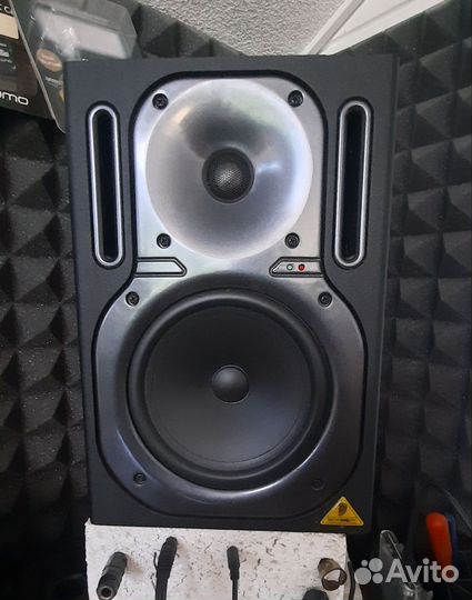 Студийные мониторы Behringer Truth B2030A