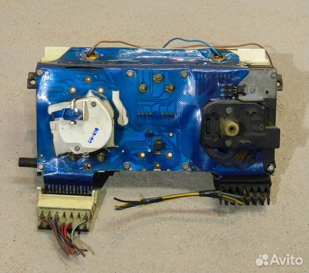 Панель приборная VW Golf 2 с тахометром (дефект)