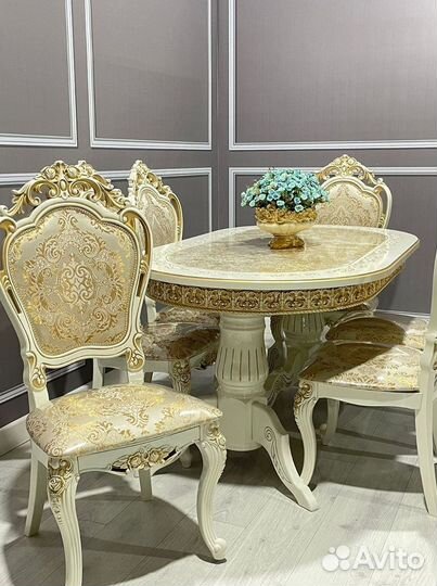 Стол обеденный. В наличии