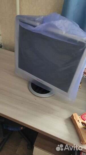 Монитор Samsung