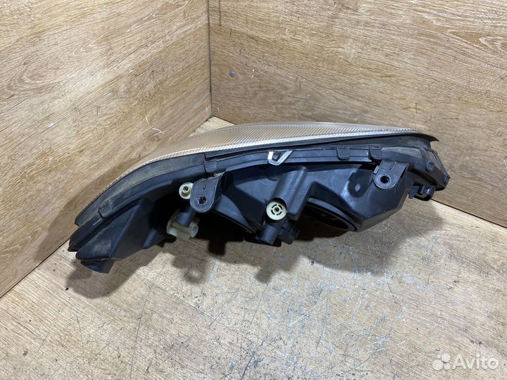 Фара передняя левая Opel Zafira A 142201