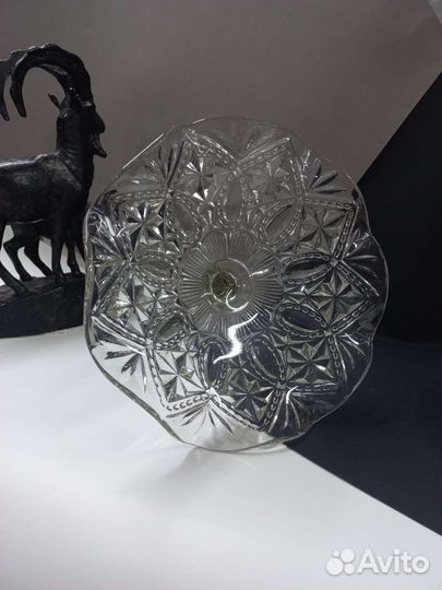 Ваза для фруктов на ножке