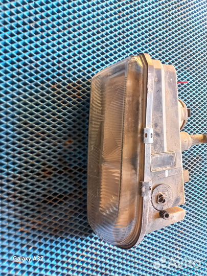 Фара правая Volvo 850