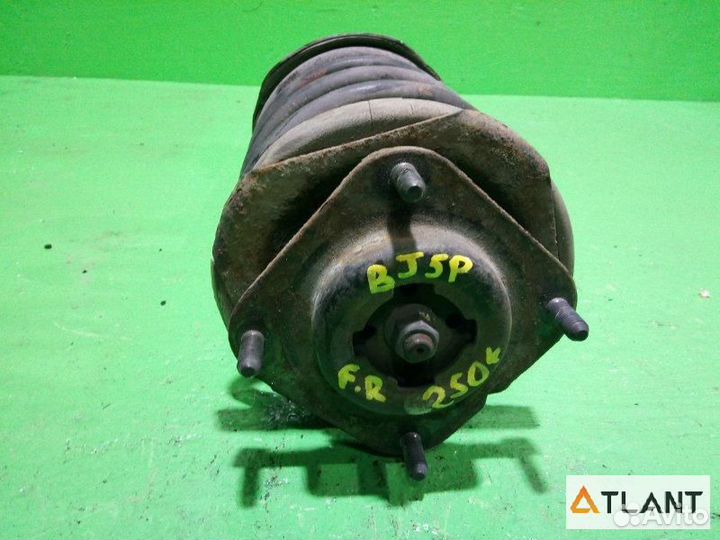 Стойка передняя правая mazda familia