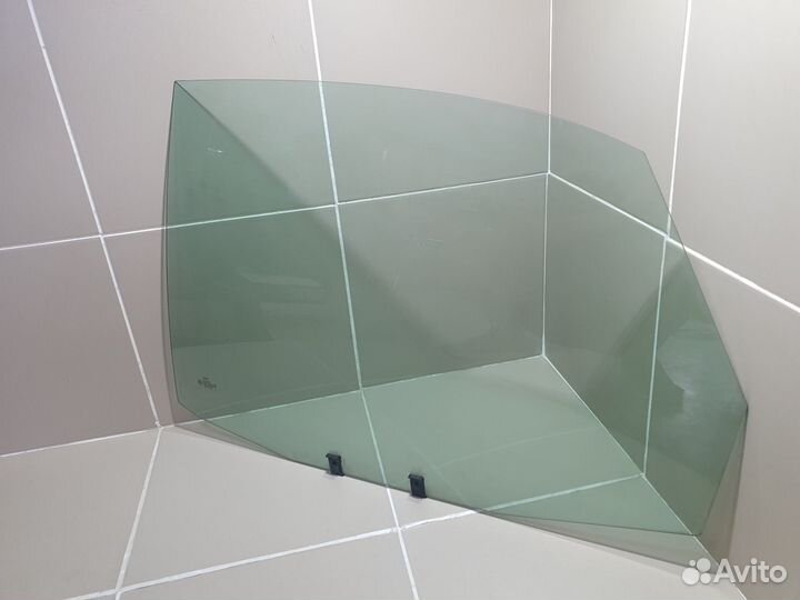 Стекло двери заднее левое Audi A4 B5