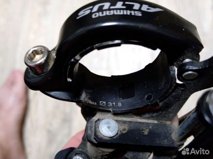 Передний переключатель скоростей Shimano Altus