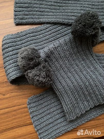 Серый вязаный комплект: шапка и шарф