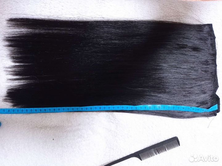 Волосы чёрные на заколке