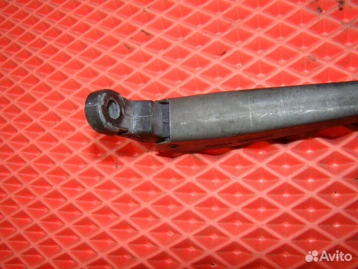 Поводок дворника левый Volvo 740 Вольво