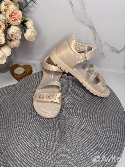 Сандалии для девочки (Новые) 31/32 босоножки