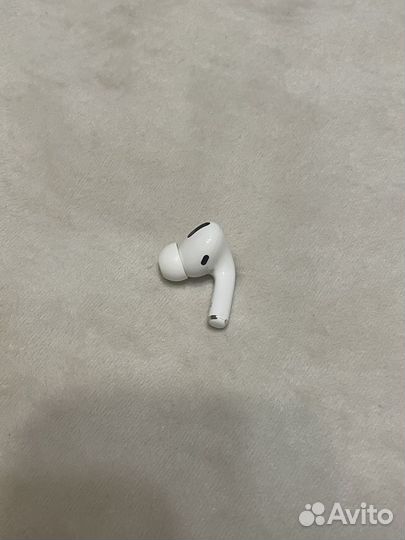 Наушник Apple AirPods Pro правый