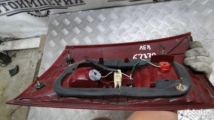 Фонарь крышки багажника Toyota Sienna 2 2005 3.3