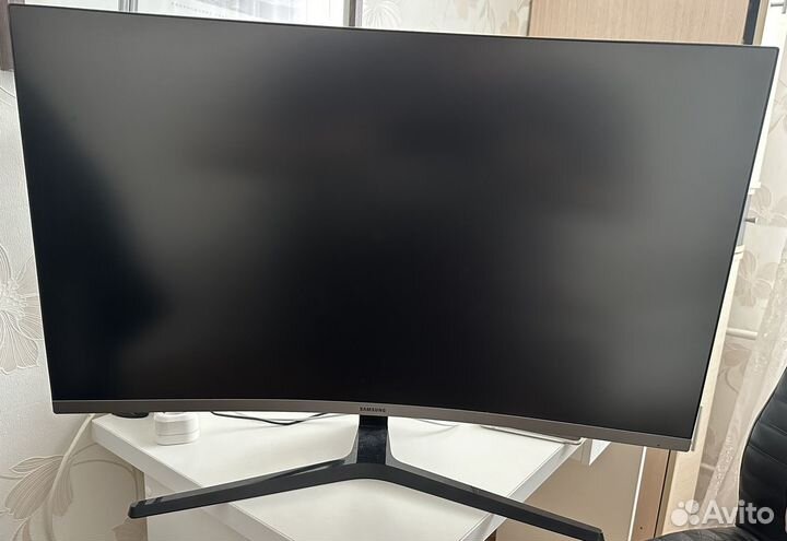 Изогнутый монитор samsung c32r500fhi