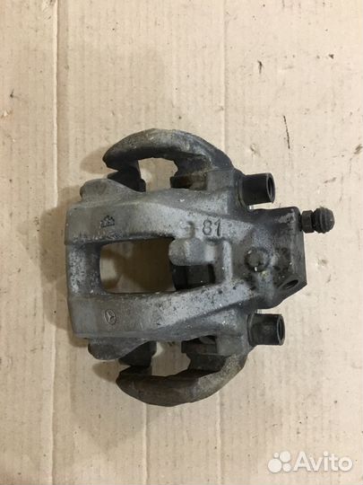 Суппорт задний правый Mercedes w211 w220 4 matic