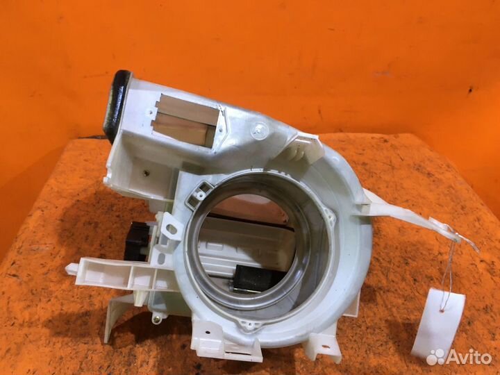 Моторчик печки Toyota Corolla runx NZE124