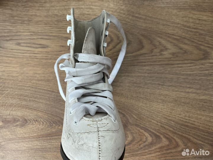 Коньки фигурные женские