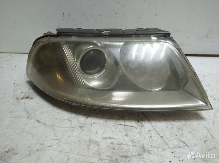 Фара правая Volkswagen Passat B5 2000-2005