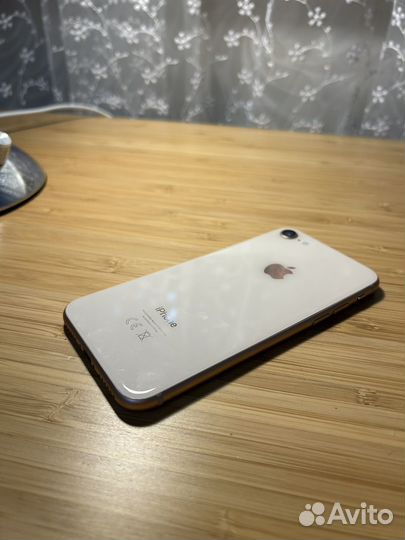 Телефон iPhone 8
