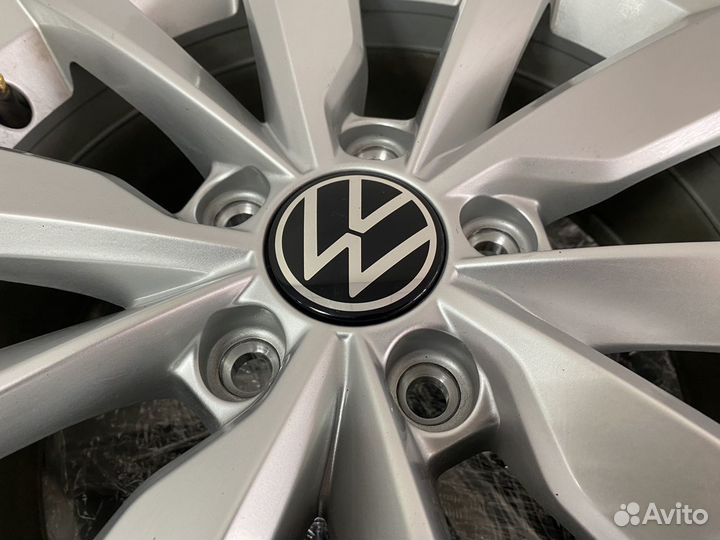 Volkswagen Bora 23г комплект оригинальных дисков