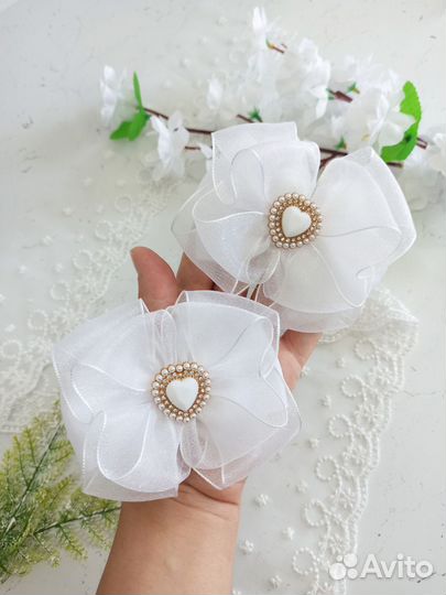 Белые банты