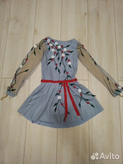 Платье для выступлений по фигурному катанию