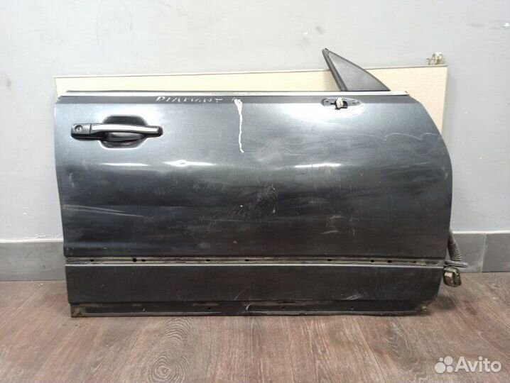 Дверь передняя правая Mitsubishi Diamant F31A 6G72