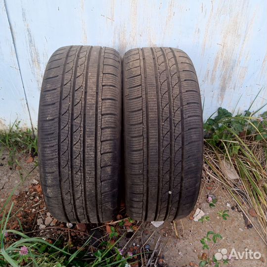 Tracmax Ice-Plus S210 215/50 R17 95V