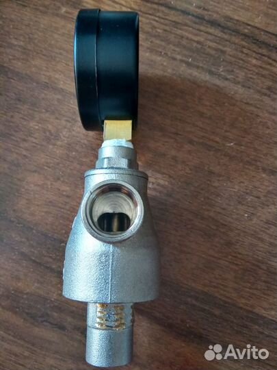 Продам редуктор давления с манометром