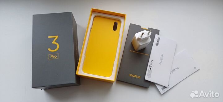 realme 3 Pro, 4/64 ГБ