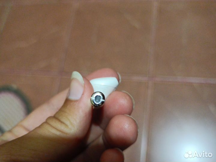 Продам наушники (левый), от айфона