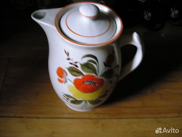Кувшины и посуда фарфоровые
