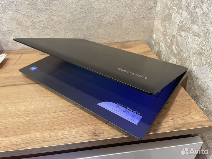 Современный быстрый Lenovo с SSD для работы