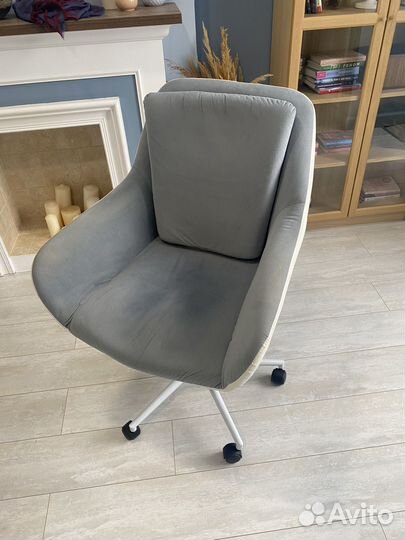 Кресло на колесиках