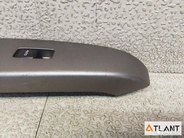 Блок упр. стеклоподьемниками задний левый toyota P