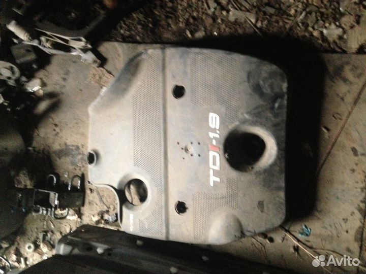 Фольксваген гольф 4 крышка на мотор