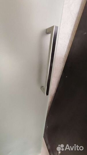 Стеклянная дверь