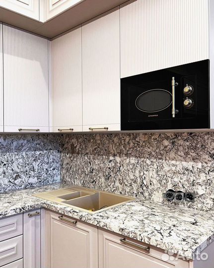 Кухонный гарнитур на заказ с подсветкой