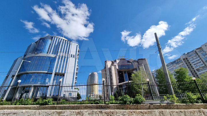 300 м² с закрытой стоянкой на новой развязке