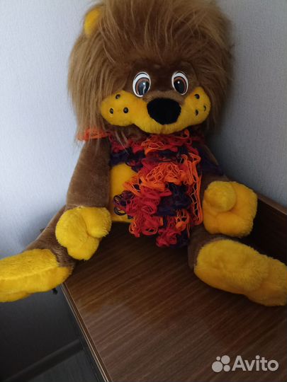 Большая мягкая игрушка лев