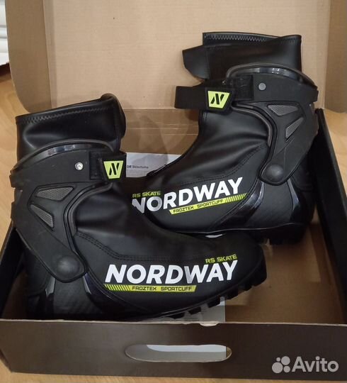 Лыжные ботинки