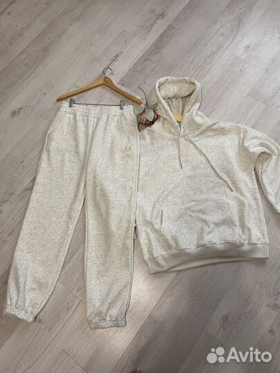 Спортивный костюм adidas женский