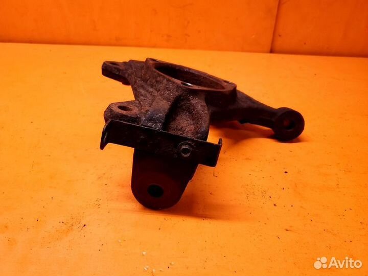 Кулак поворотный передний левый Chevrolet Tahoe