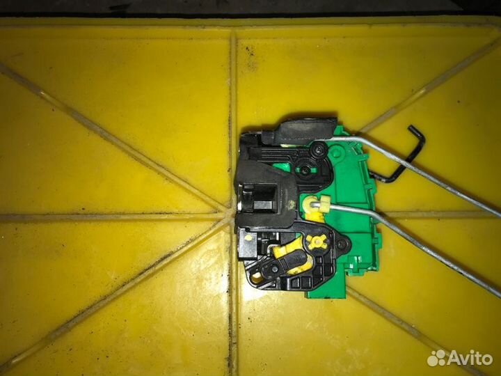 Замок двери задний левый Kia Rio QB 1.6 G4FC 2016