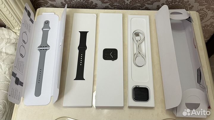 Apple Watch S6 44mm Silver and Black