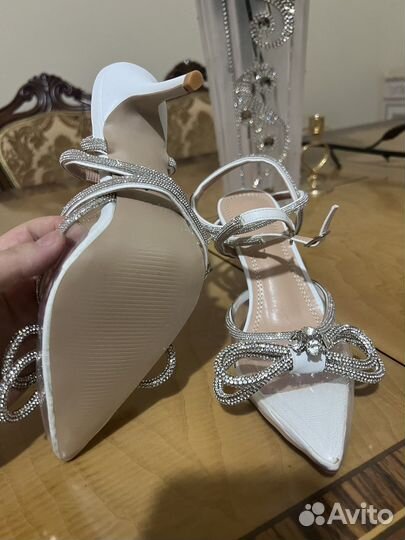 Босоножки новые
