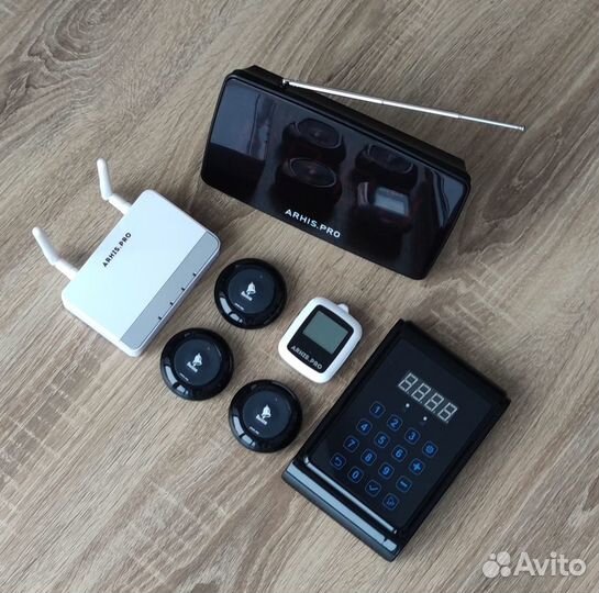 Кнопка вызова официанта, часы, табло, пуль, репите