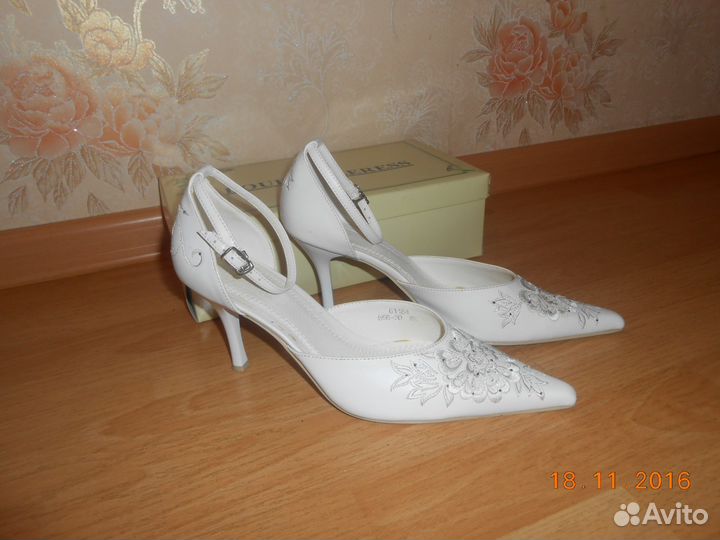 Туфли белые