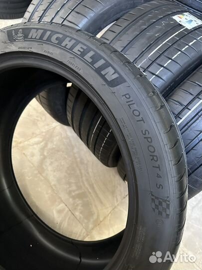 Michelin Pilot Sport 4 S 325/35 R23 и 285/40 R23 115Y
